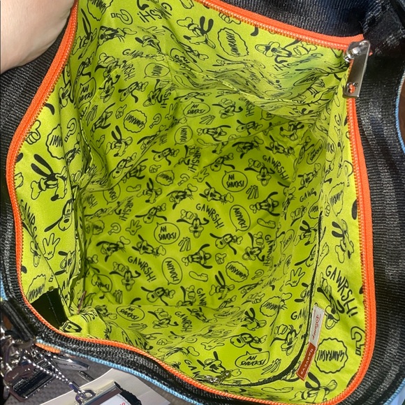 Harveys Disney Goofy Large Streamline Tote - Picture 5 of 7